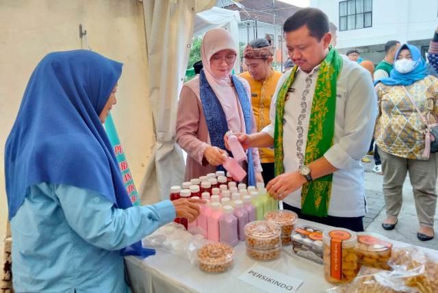 Bupati Dony Buka Bazar Ramadan untuk Penuhi Kebutuhan Masyarakat