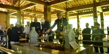 Bupati Dony Ziarah Ke Makam Raja Sumedanglarang