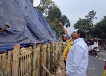 Bupati Dony Tinjau Perbaikan TPT Jalan Sumedang-Bandung