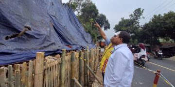 Bupati Dony Tinjau Perbaikan TPT Jalan Sumedang-Bandung